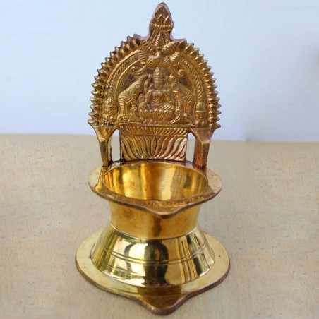 Conventional kammashi diya