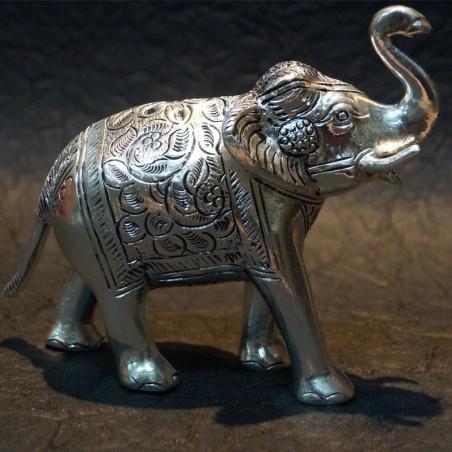 Elephant with its trunk lifted aluminium idol